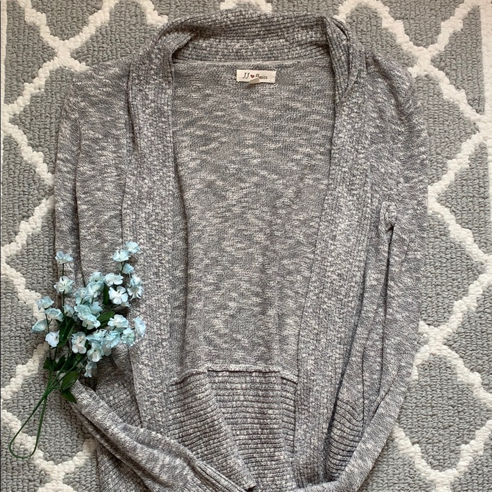 ❗️SOLD❗️Grey/white pattern cardigan ✨
